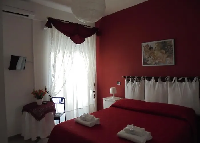 לינה וארוחת בוקר Divina 4*