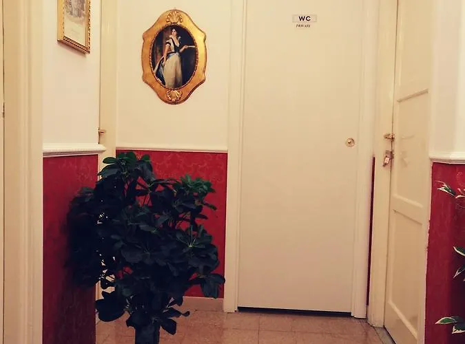 לינה וארוחת בוקר Divina רומא